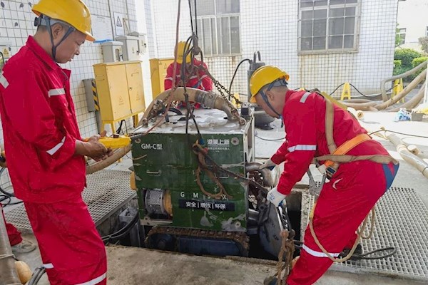 行業(yè)領(lǐng)先！智能清淤機(jī)器人助力珠海水質(zhì)凈化